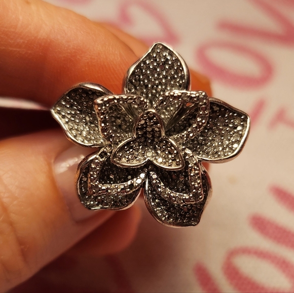 Beautiful statement rose ring with diamonds.